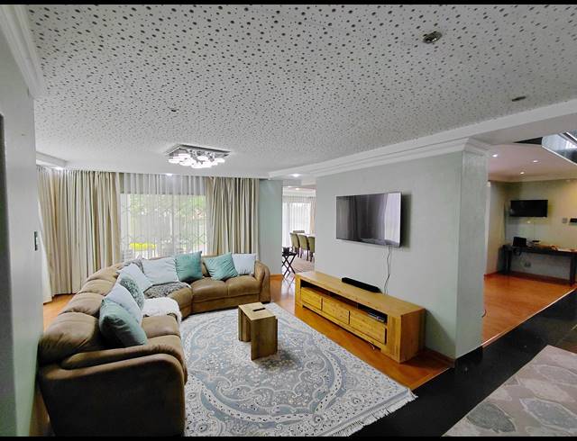 7 BEDROOM HOUSE FOR SALE IN STERPARK